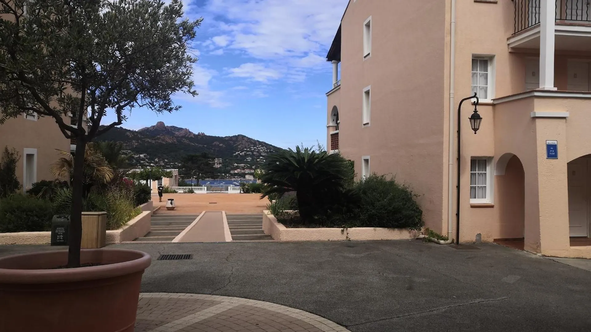 Cap Esterel En Famille - 2Pieces Vue Mer Jardin Piscine Clim Parking Inclus Saint-Raphael  France