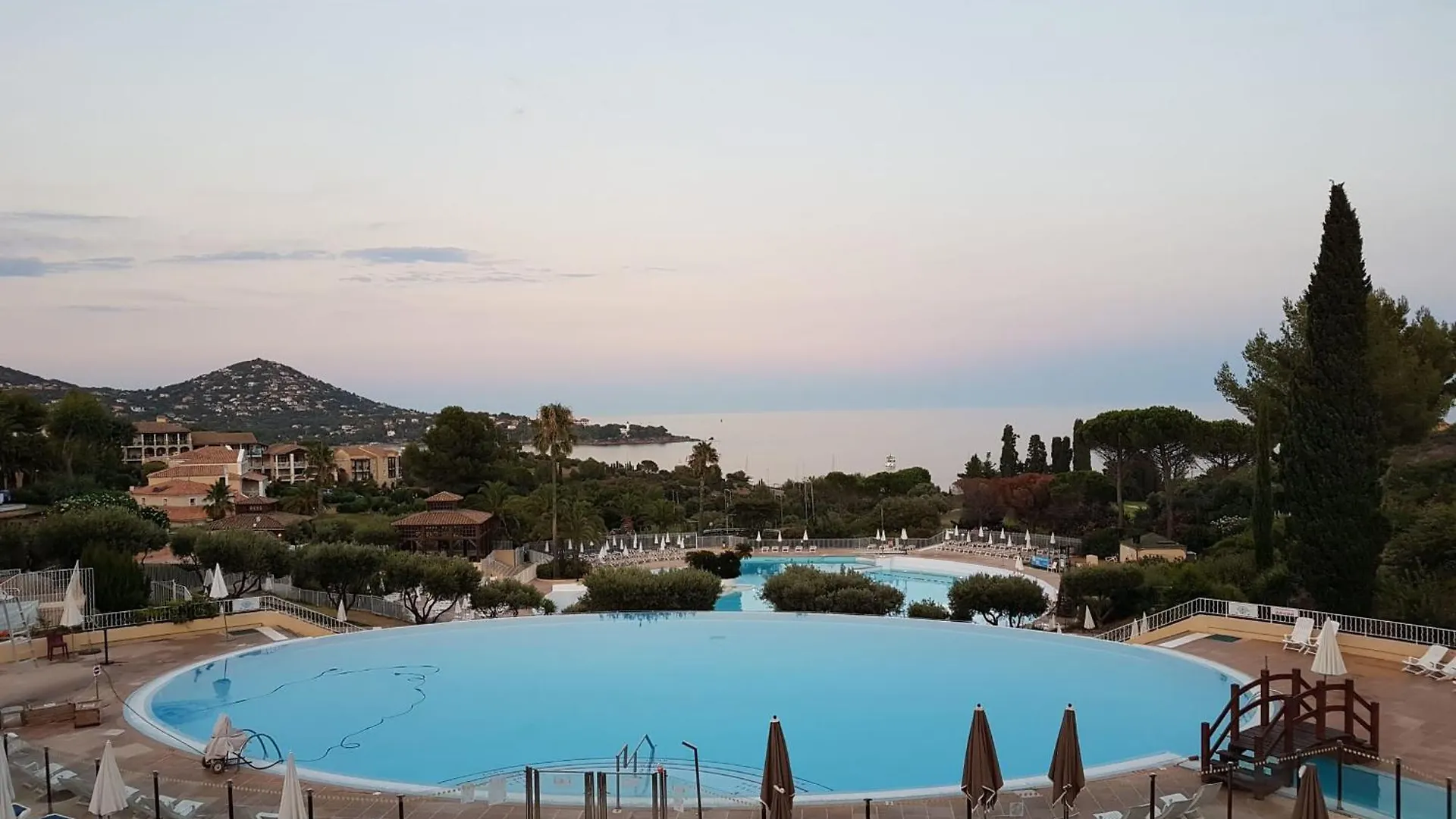 Cap Esterel En Famille - 2Pieces Vue Mer Jardin Piscine Clim Parking Inclus Saint-Raphael
