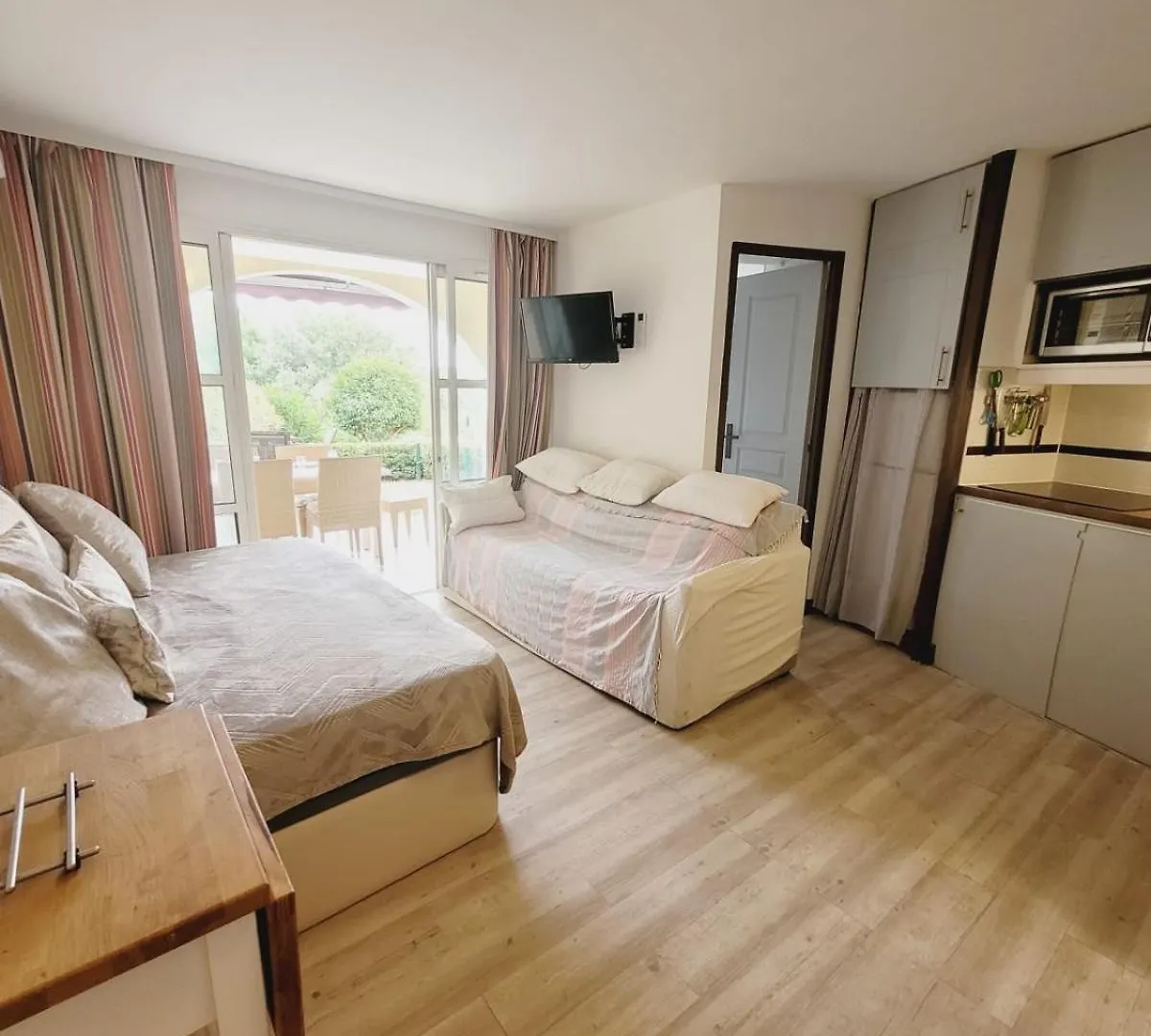 Cap Esterel En Famille - 2Pieces Vue Mer Jardin Piscine Clim Parking Inclus Saint-Raphael  Holiday home