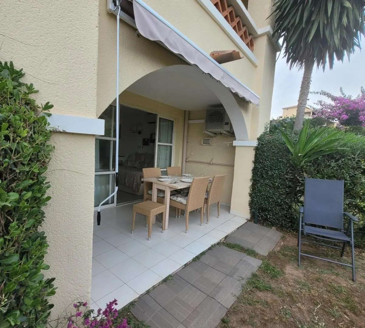Holiday home Cap Esterel En Famille - 2Pieces Vue Mer Jardin Piscine Clim Parking Inclus Saint-Raphael