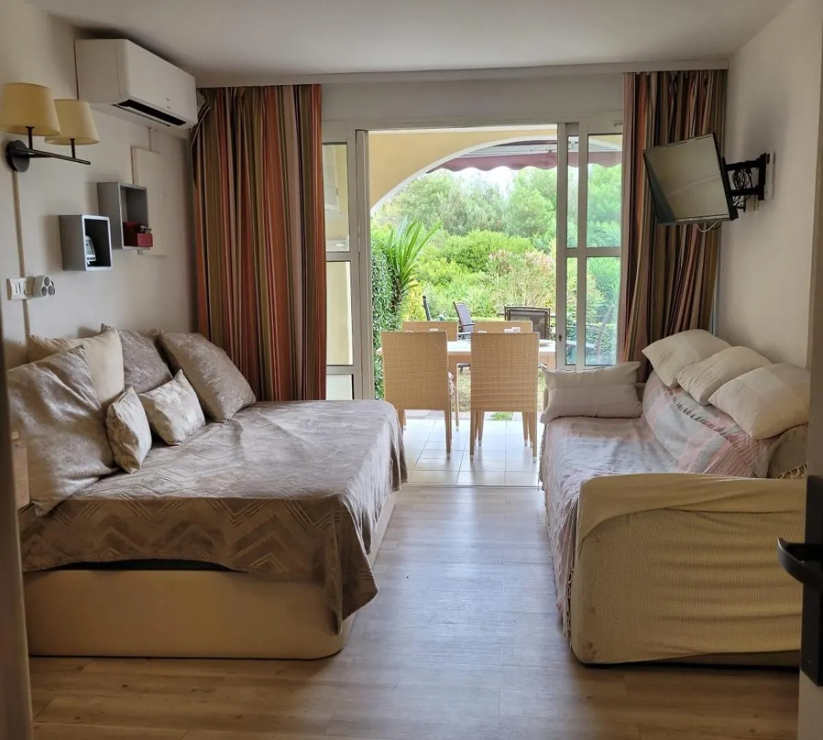 Cap Esterel En Famille - 2Pieces Vue Mer Jardin Piscine Clim Parking Inclus Saint-Raphael  France