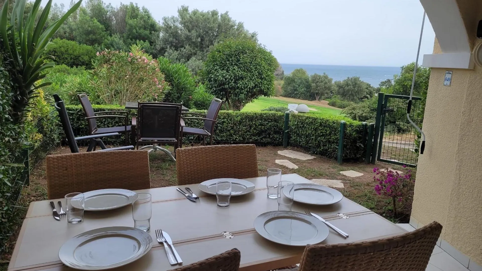 Cap Esterel En Famille - 2Pieces Vue Mer Jardin Piscine Clim Parking Inclus Saint-Raphael  Holiday home