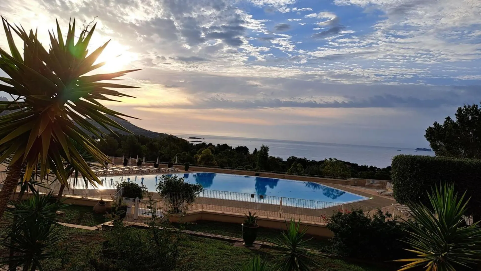 Cap Esterel En Famille - 2Pieces Vue Mer Jardin Piscine Clim Parking Inclus Saint-Raphael  Holiday home Saint-Raphael (Var)